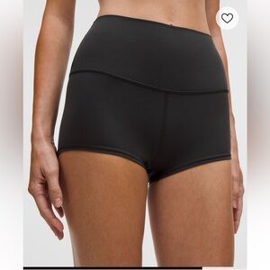 Lululemon Align High Rise Short in Gray & White Snake Print. Never Worn.